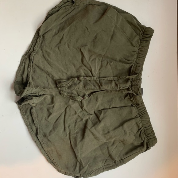 green loose shorts - Picture 1 of 2